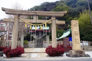 神奈川県横須賀市東浦賀に鎮座する叶神社の石造鳥居と社殿