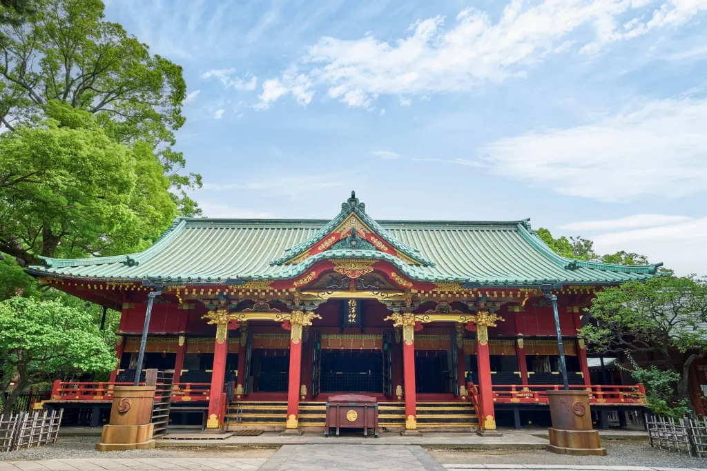 正面から見た根津神社の社殿
