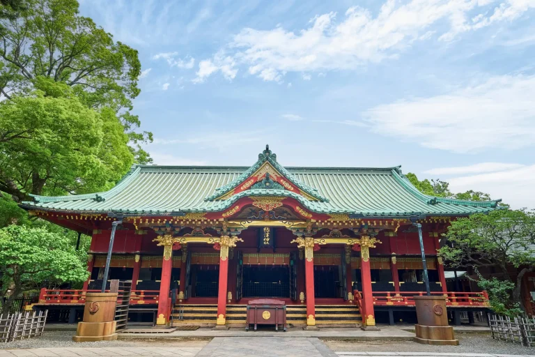 正面から見た根津神社の社殿