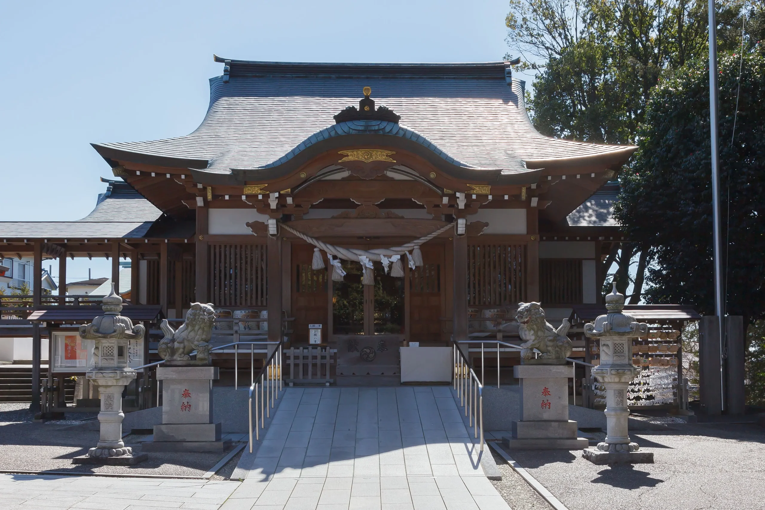 神奈川県横浜市青葉区に鎮座する神鳥前川神社の社殿